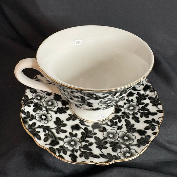 2 sets of Grace Tea ware cup and saucers - Picture 3 of 5